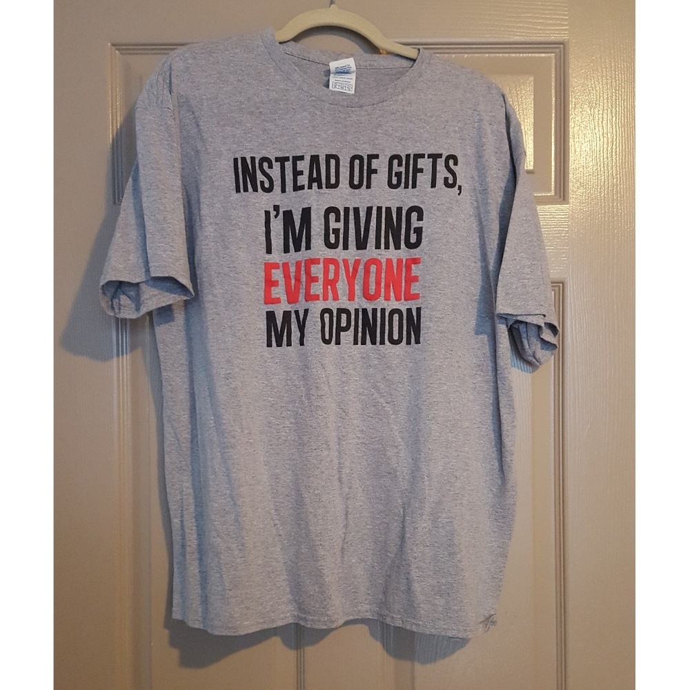 (FREE*) Gray Graphic Christmas Tee